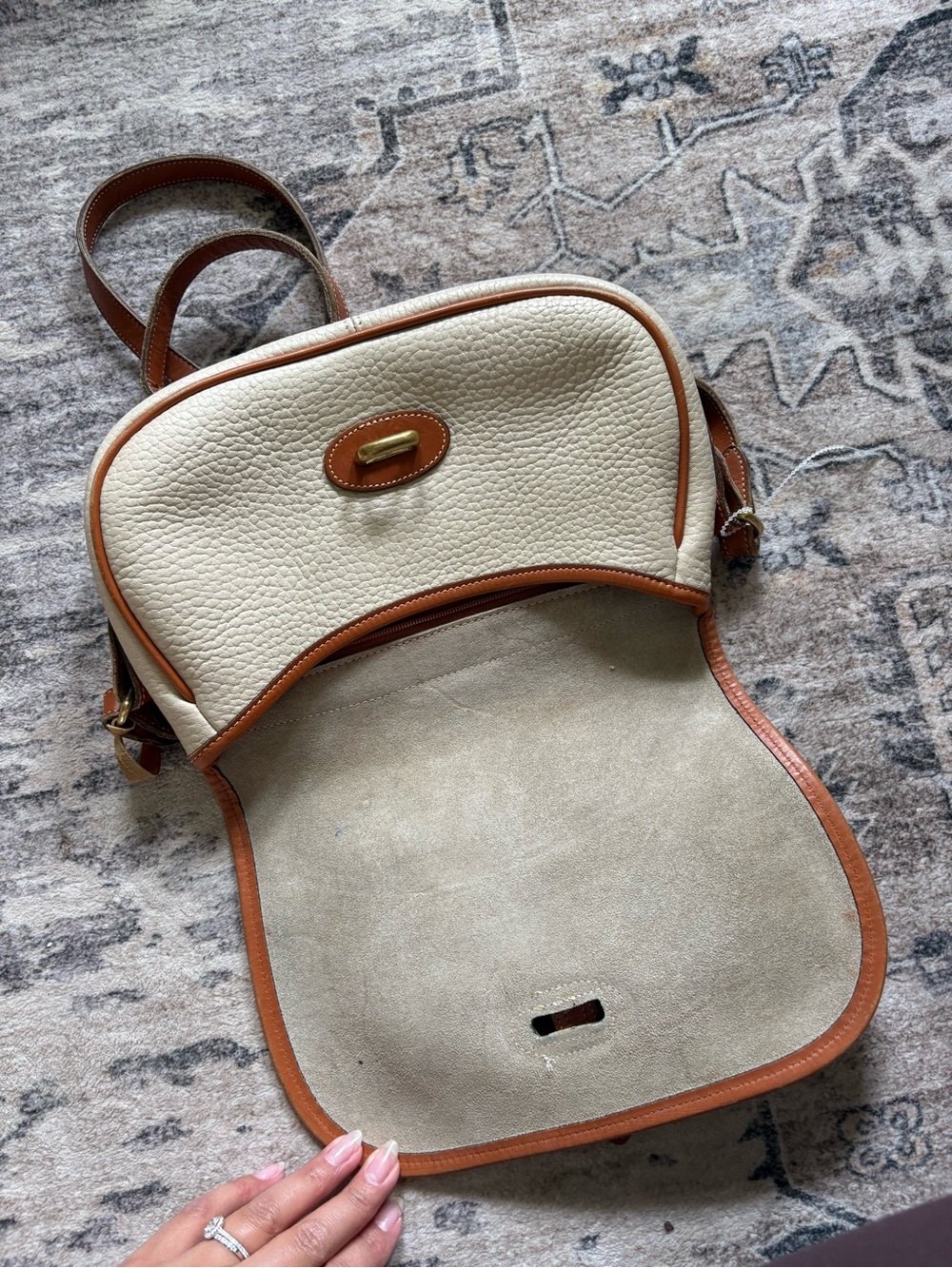 Vintage Dooney & Bourke Equestrian Crossbody Bag Cream Pebbled Leather AWL - Picture 8 of 13